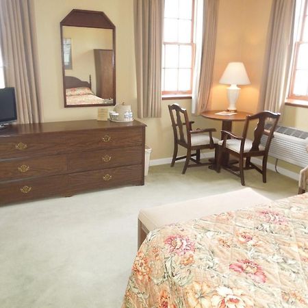 Bridges Guest Quarters Hotel Abbottstown Bagian luar foto