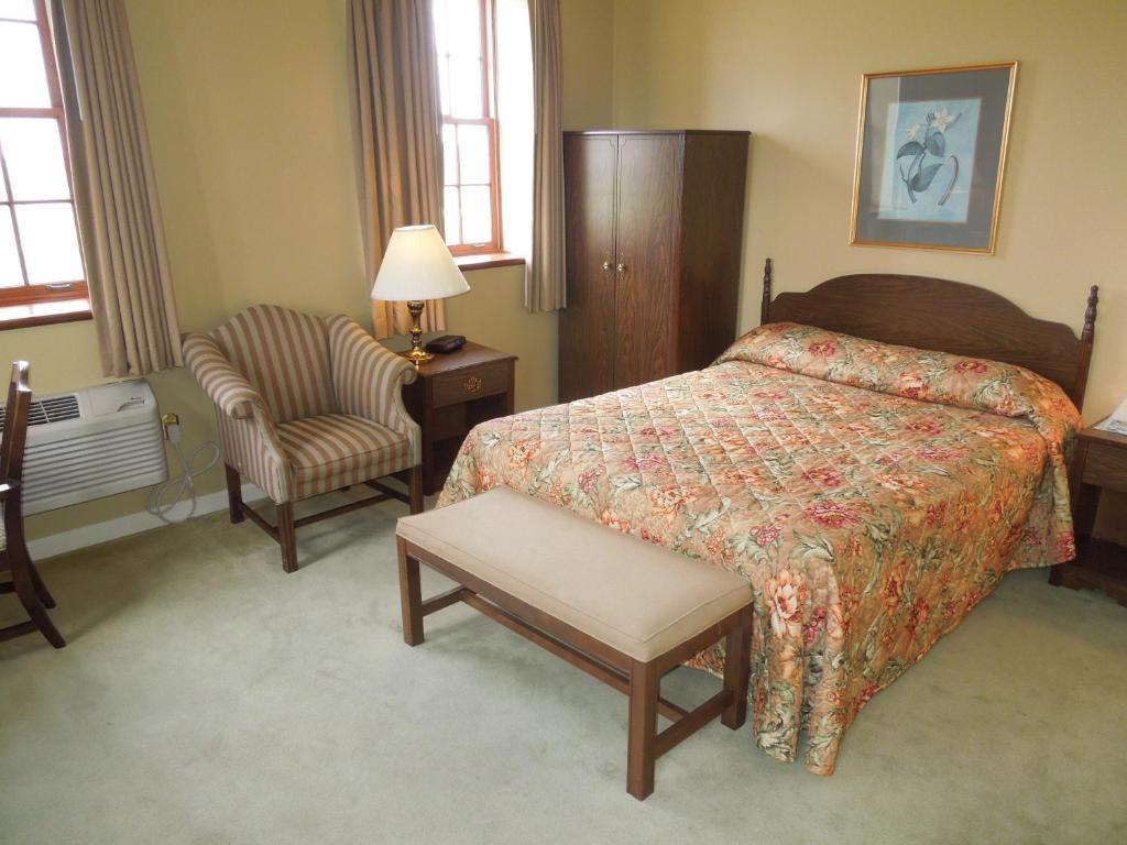 Bridges Guest Quarters Hotel Abbottstown Bagian luar foto