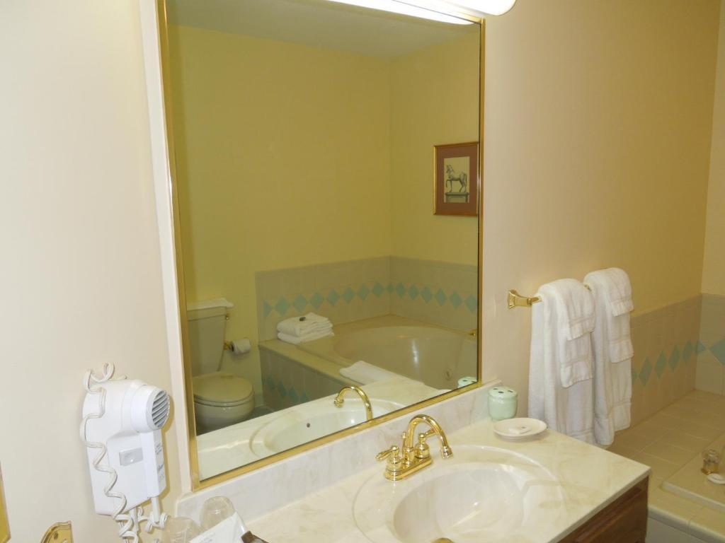 Bridges Guest Quarters Hotel Abbottstown Bagian luar foto